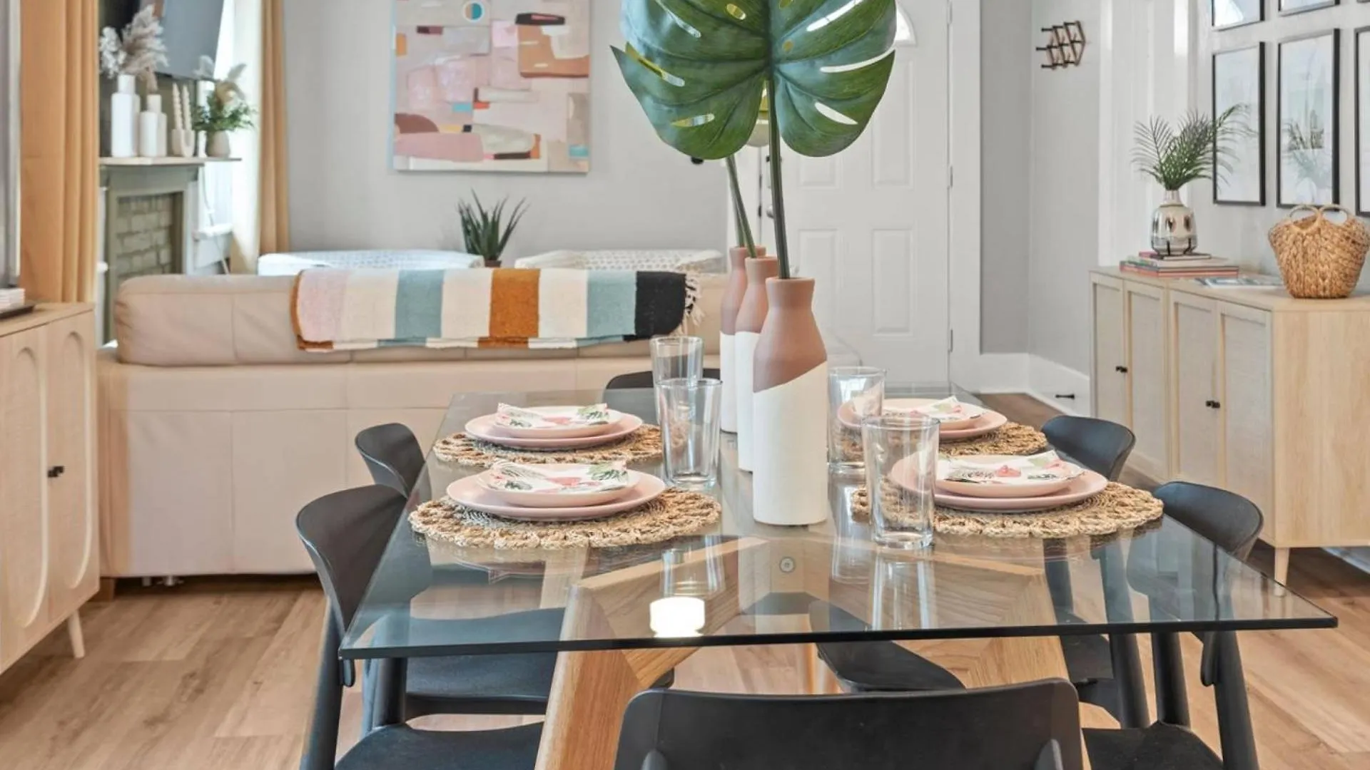 Urban Flamingo Retreat Modern Meets Tropical In This Beautiful, Updated Pet Friendly 3Bd Pool Home With Outdoor Living Space Tampa