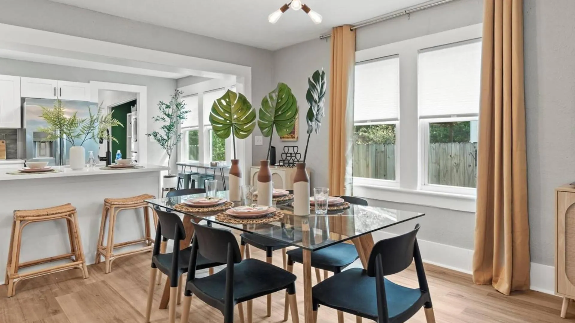 Urban Flamingo Retreat Modern Meets Tropical In This Beautiful, Updated Pet Friendly 3Bd Pool Home With Outdoor Living Space Tampa Holiday home